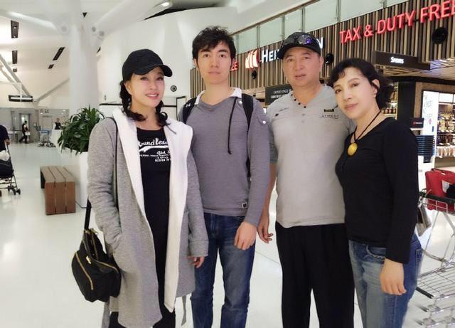 刘晓庆最新照片揭秘与小巷深处的特色小店探秘